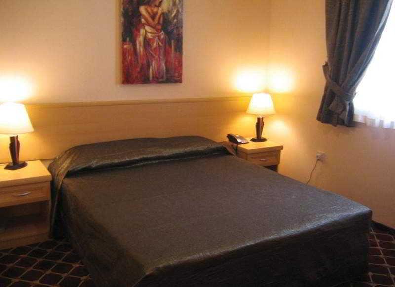 Life Hotel Кирения Экстерьер фото